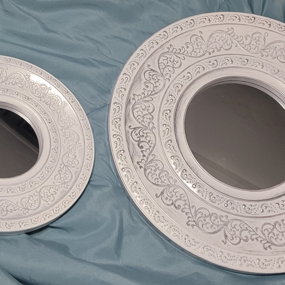 Set of decorative wall mirrors